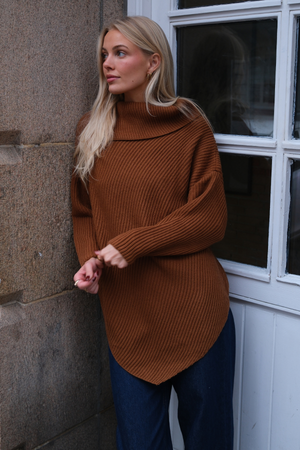 Lya High Neck Knit - Brown
