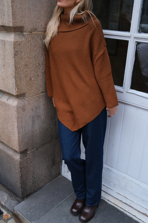 Lya High Neck Knit - Brown