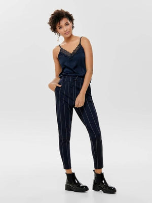 Top met kanten details - Sky Capstain