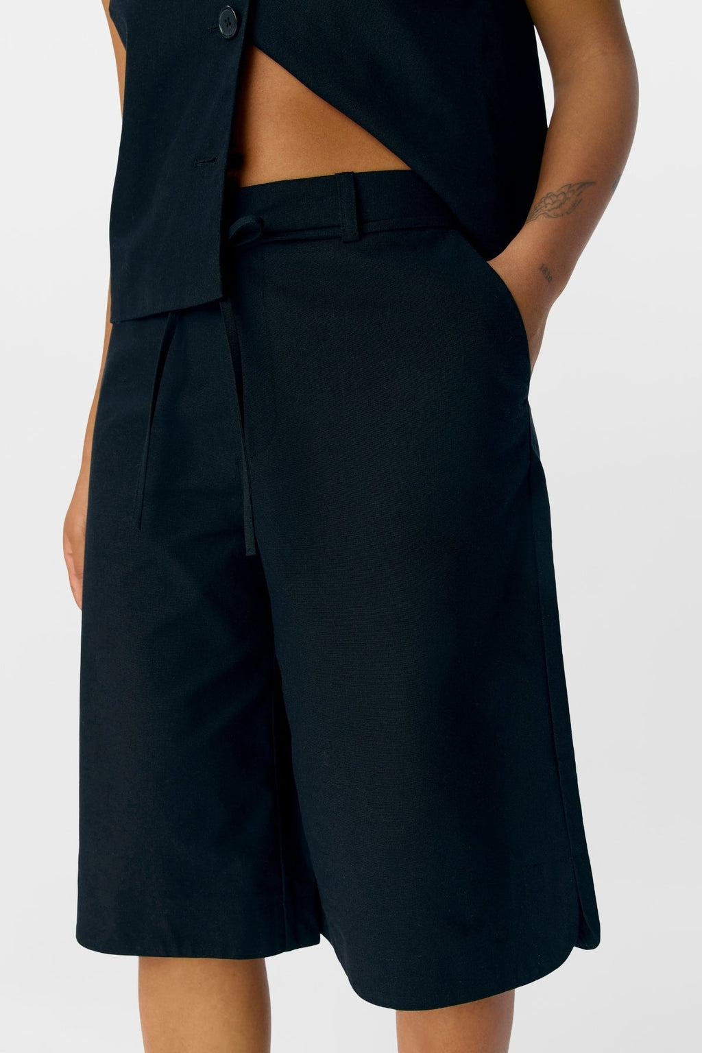 Aura Bermuda Shorts - Noir