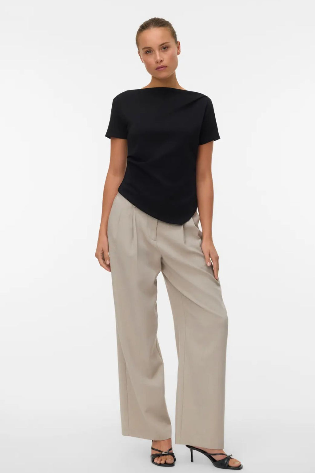 Mille korte top met boothals - zwart