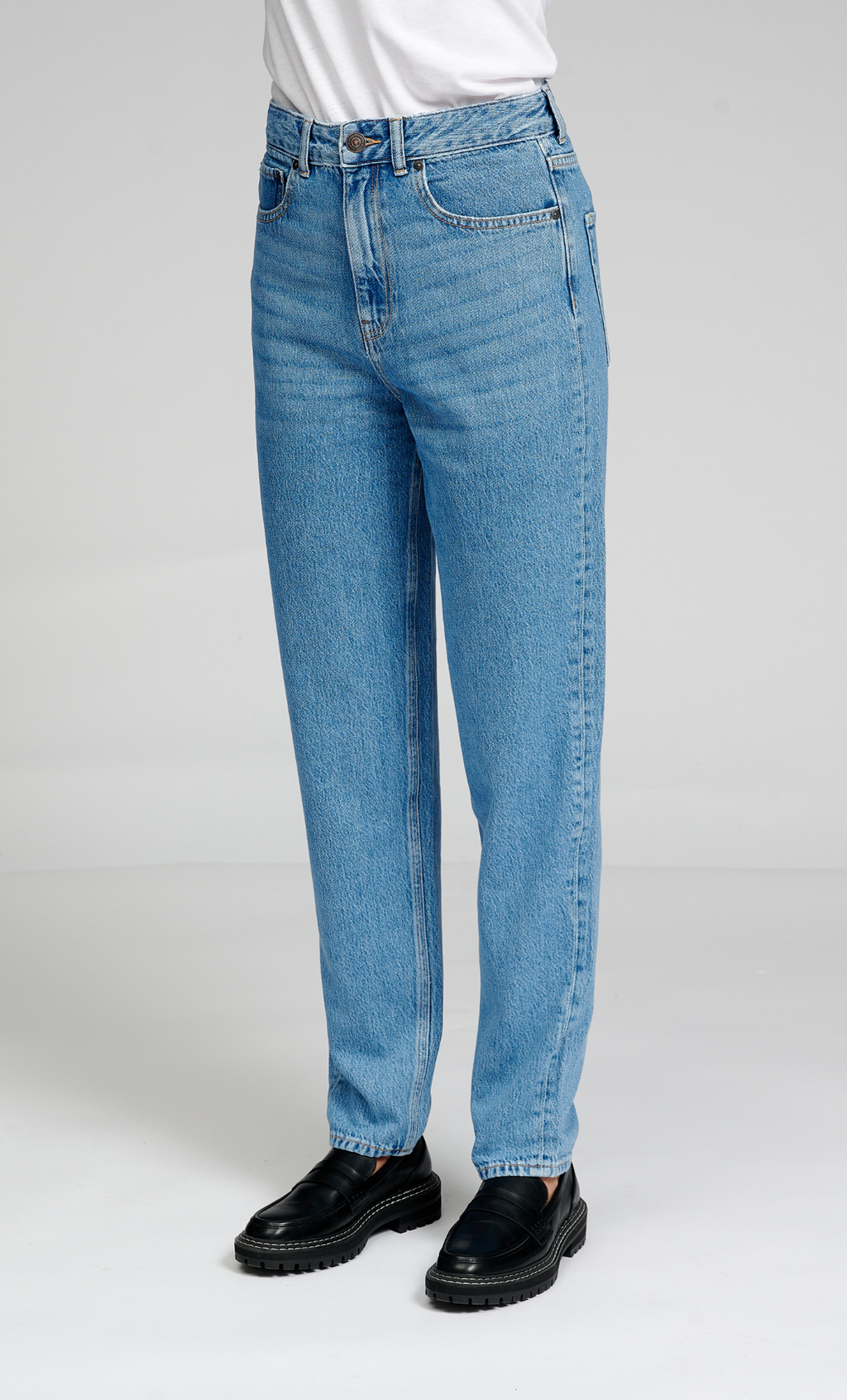 Le jean maman de performance original - Denim bleu clair