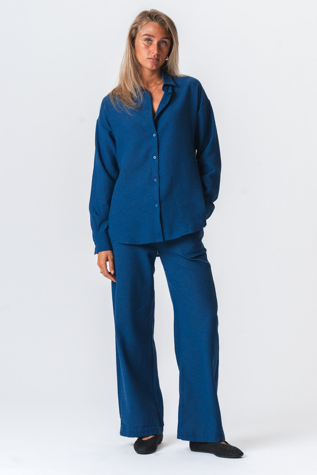 Lilly Pants + Lilly Shirt (Marine) - Forme de package