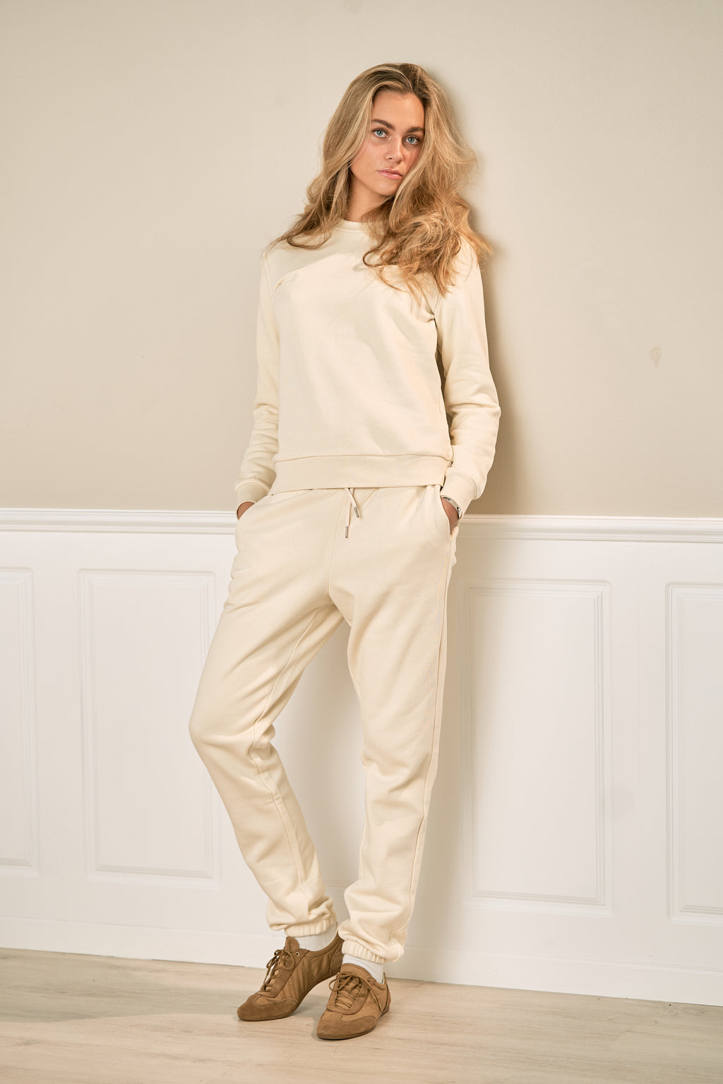 Basic SweetSuit avec Crewneck (Beige léger) - Forme de package (femmes)