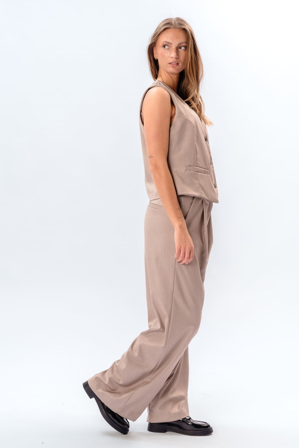 Nadia gilet et pants (Beige) - Forme de package
