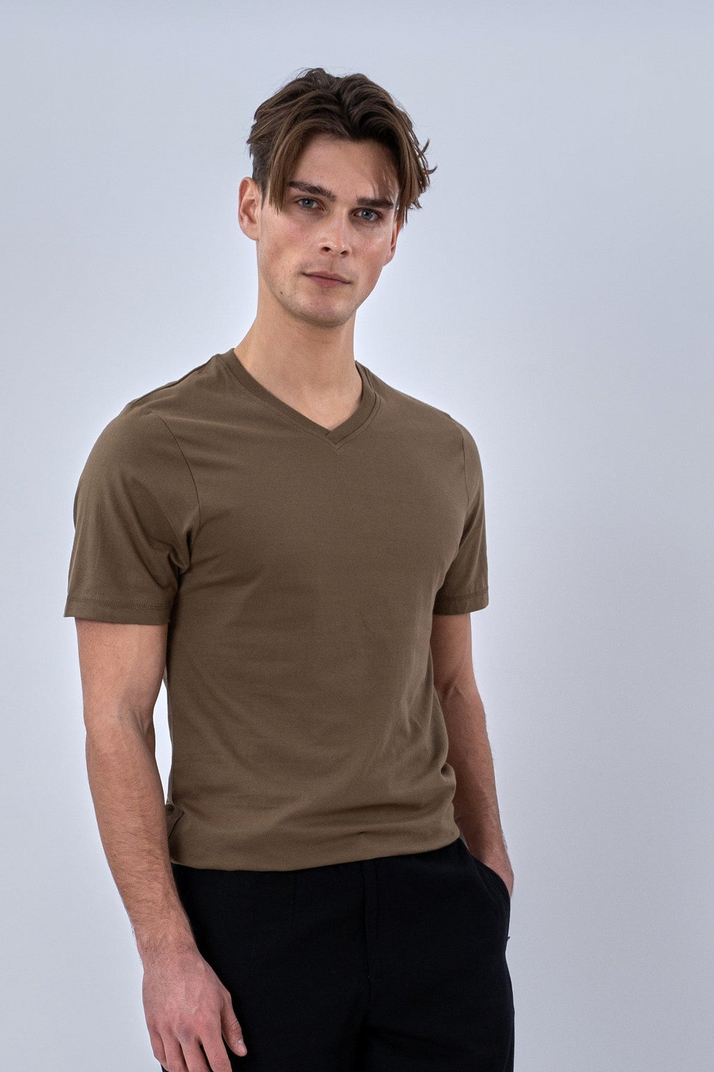 Basic T-shirt met V-hals - Olijf