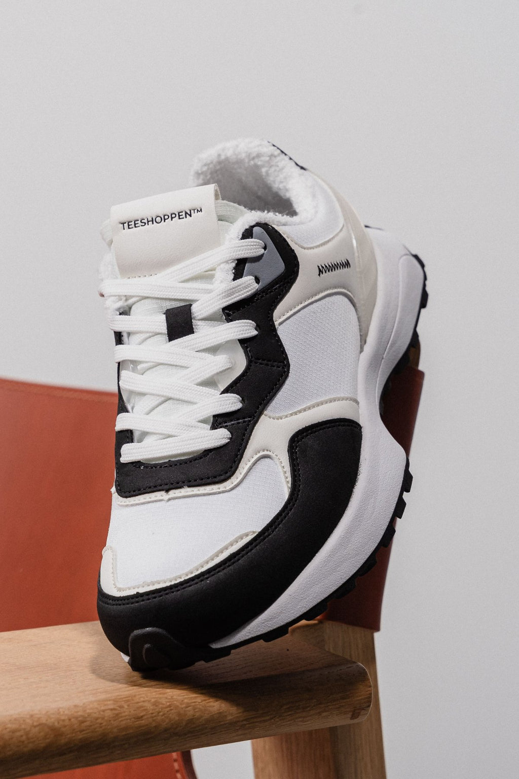 Classic Runner - White/Black