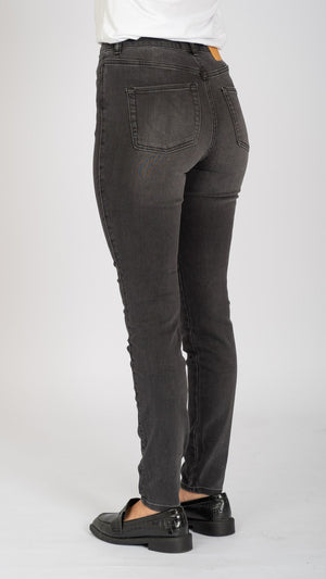 Le jean skinny de performance original - denim noir lavé