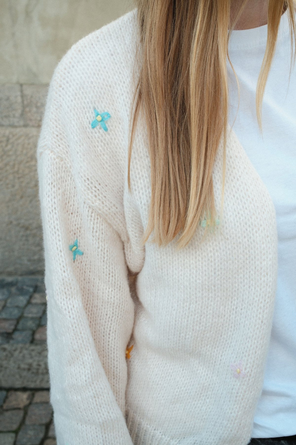 Cardigan de fleurs faites à la main