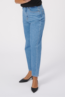 Le jean maman de performance original - Denim bleu clair