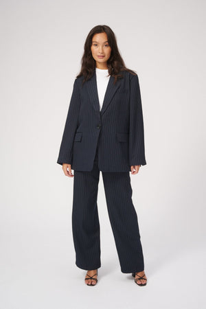 Costume surdimensionné (Navy Pinstripe) - Forme de package