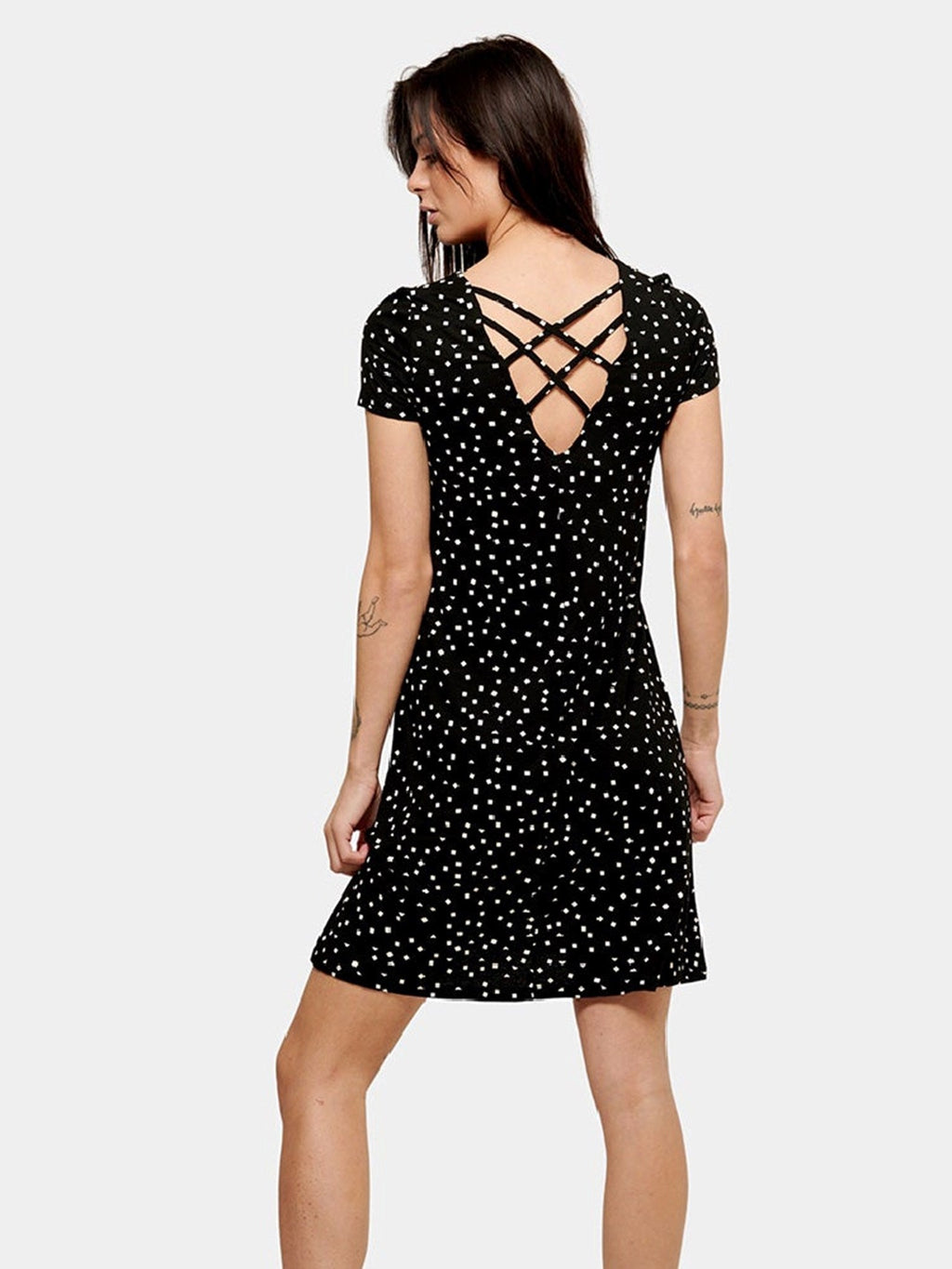 Loose dress with back details - Black triangle square